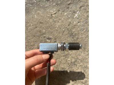 WG9725716002雙觸點(diǎn)制動(dòng)燈開(kāi)關(guān)