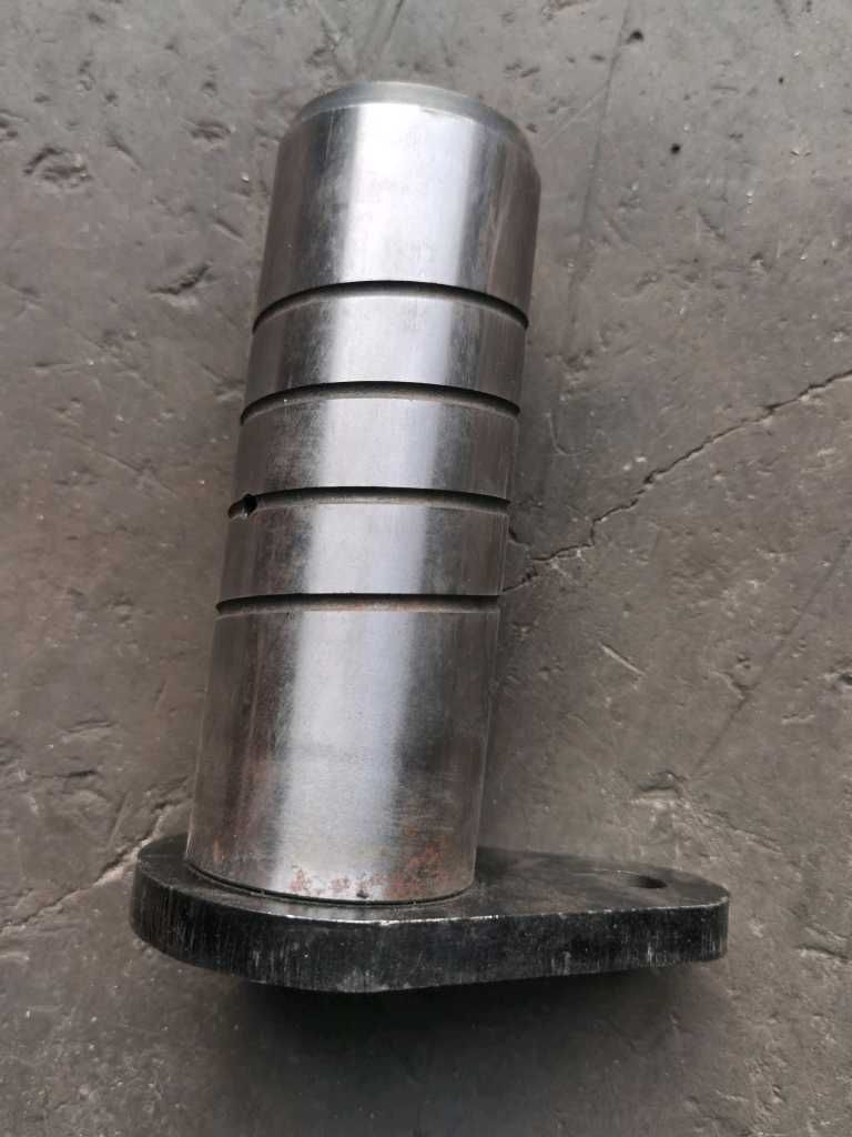 14345437氮?dú)飧卒N軸 60