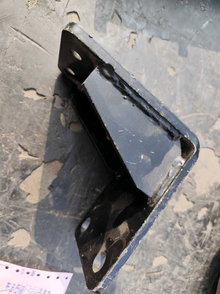 27110102612儲(chǔ)氣筒支架